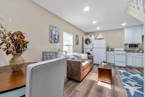 Interior - By the Bayou, Close to Downtown, Centrally Located (Pensacola)