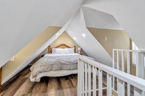 1 bedroom, free WiFi, bed sheets, wheelchair access - By the Bayou, Close to Downtown, Centrally Located (Pensacola)