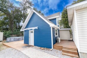 Exterior - By the Bayou, Close to Downtown, Centrally Located (Pensacola)