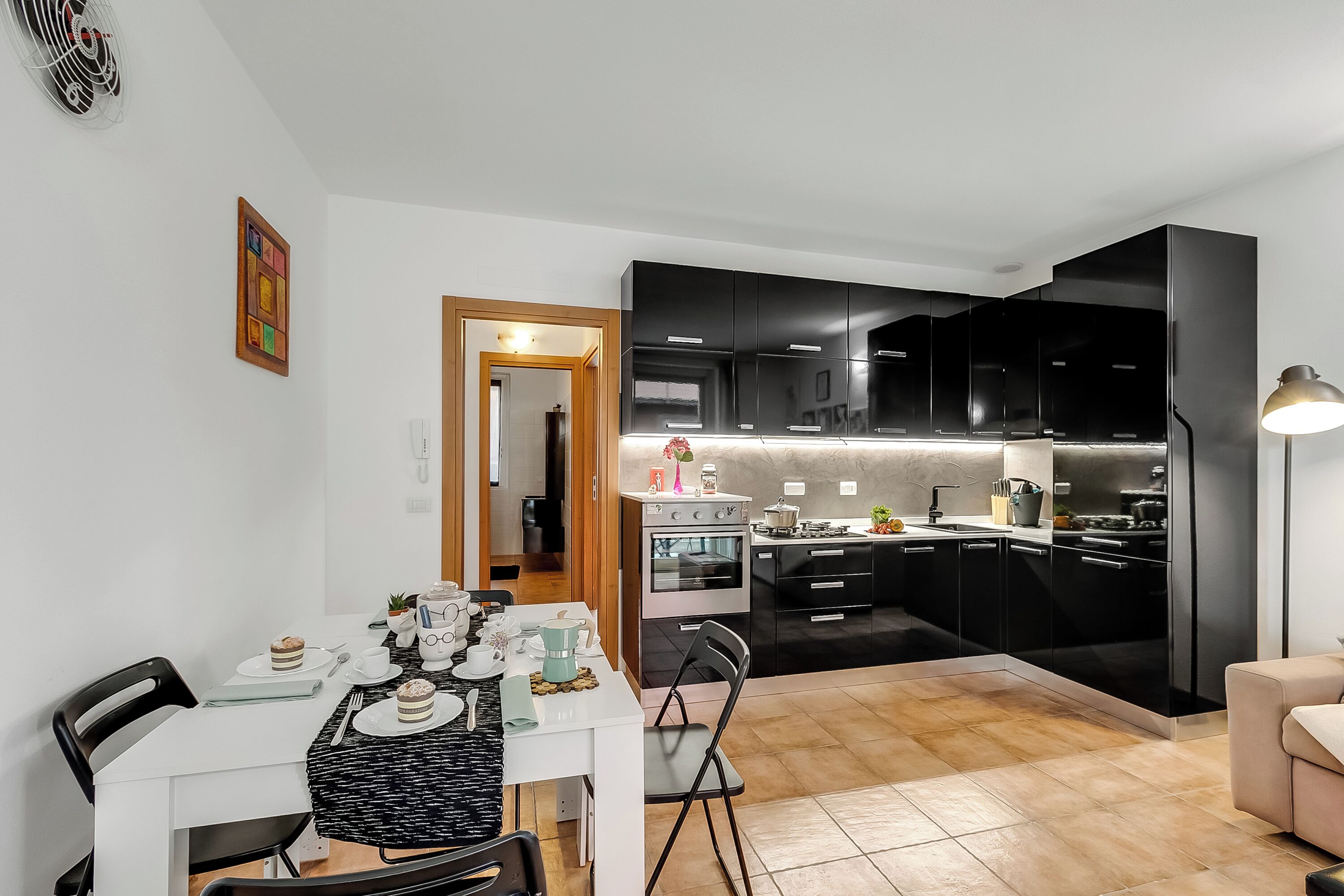 Fridge, oven, stovetop, coffee/tea maker