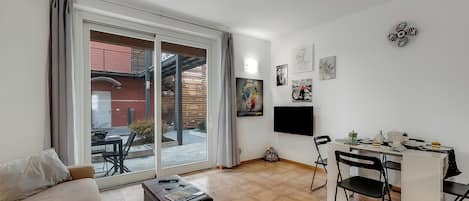 Family Apartment, Multiple Bedrooms (Residence Due Laghi) | Living area