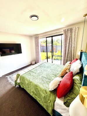 3 bedrooms, iron/ironing board, free WiFi, bed sheets