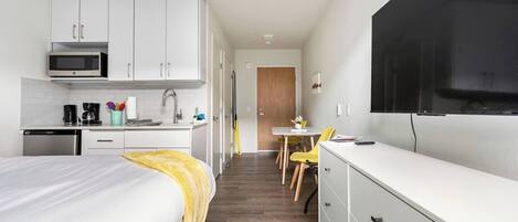 1 habitación, tabla de planchar con plancha, wifi y ropa de cama