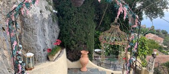 Monaco|Castle Villa: Pool & SkyView