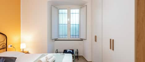 家庭公寓, 多間臥室 (Central Flat In Genova) | 2 間睡房、熨斗/熨衫板、免費 Wi-Fi、床單
