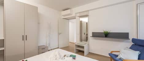 家庭公寓, 多間臥室 (Central Flat In Genova) | 2 間睡房、熨斗/熨衫板、免費 Wi-Fi、床單