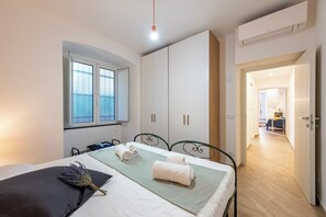 Family Apartment, Multiple Bedrooms (Central Flat In Genova) | 2 bedrooms, iron/ironing board, free WiFi, bed sheets
