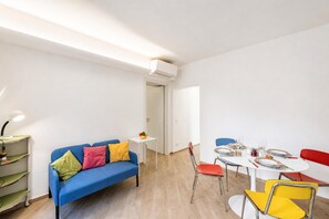 Apartamento familiar, 2 habitaciones, microondas (Central Flat with Private Parking in) | Restauración