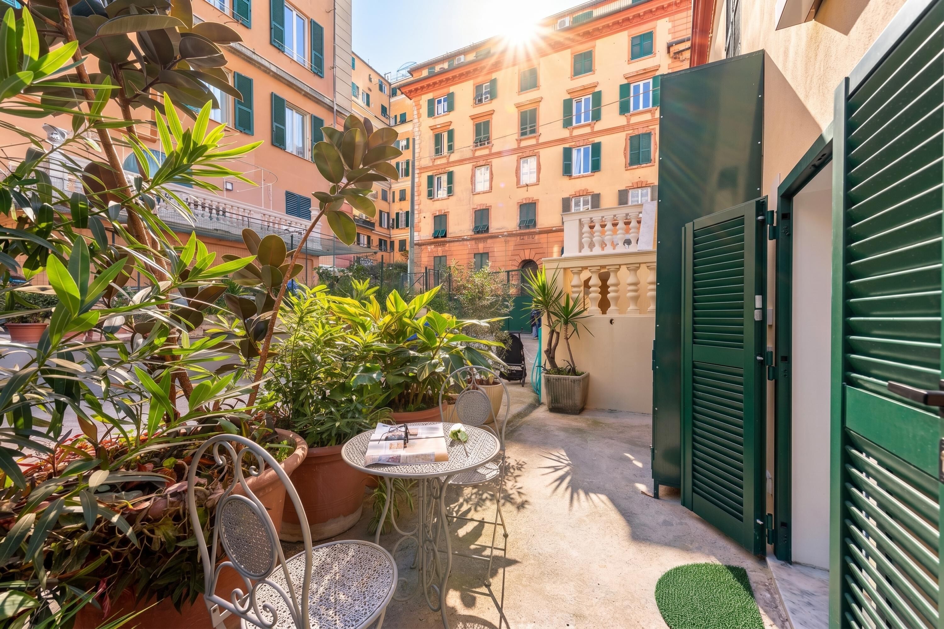 Family Apartment, Multiple Bedrooms (Central Flat In Genova) | Outdoor dining