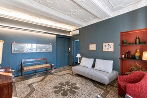 Apartamento standard, 4 quartos, ar-condicionado (Precious House Genova Porto Antico) | Área de estar | Smart TV
