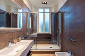 Standard Apartment, Multiple Bedrooms, Sea Facing (Precious House Genova Porto Antico) | Bathroom | Separate tub and shower, hair dryer, bidet, towels