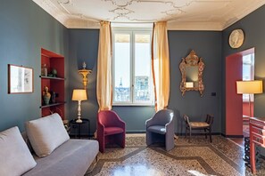 스탠다드 아파트, 침실 여러 개, 바닷가 (Precious House Genova Porto Antico) | 거실 공간 | 케이블 채널 시청이 가능한 21인치 스마트 TV