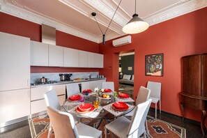 Apartamento standard, 4 quartos, ar-condicionado (Precious House Genova Porto Antico) | Opções para refeição