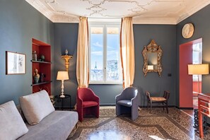 스탠다드 아파트, 침실 4개, 에어컨, 바닷가 (Precious House Genova Porto Antico) | 거실 공간 | 스마트 TV