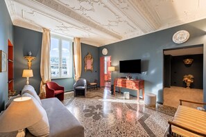 Apartamento estándar, 4 habitaciones, Aire acondicionado (Precious House Genova Porto Antico) | Zona de estar | Una Smart TV