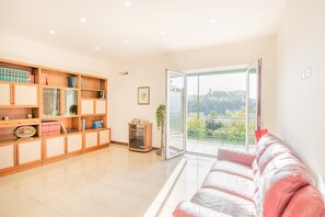 21-inch Smart TV with digital channels, fireplace - Bright Apartment Private Parking Naples (Naples)