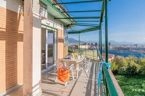 Outdoor dining - Bright Apartment Private Parking Naples (Naples)