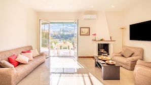 Appartement familial, 3 chambres, foyer (Bright Apartment Private Parking) | Aire de séjour