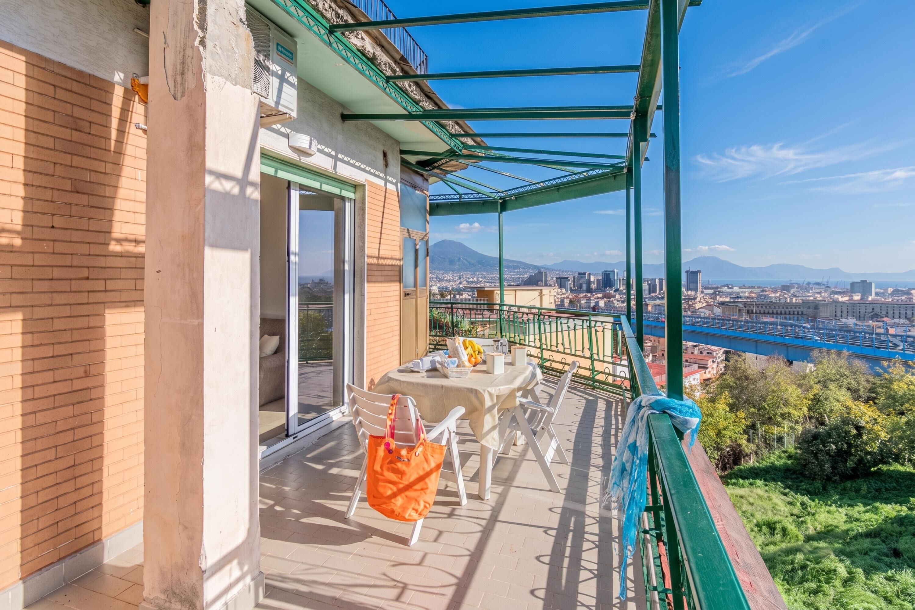 Family Apartment, 3 Bedrooms, Fireplace (Bright Apartment Private Parking) | Outdoor dining