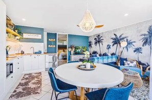 Interior - Blue Palms By The Beach - Pool, spa, king bed (Broadbeach)