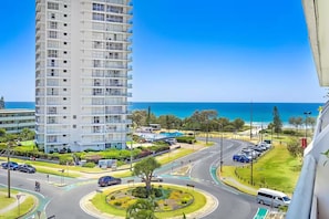 Exterior - Blue Palms By The Beach - Pool, spa, king bed (Broadbeach)