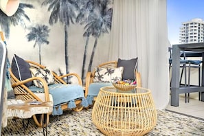 Property grounds - Blue Palms By The Beach - Pool, spa, king bed (Broadbeach)