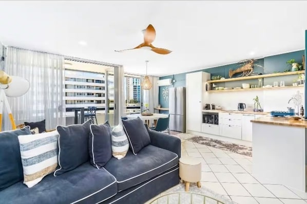 Living area - Blue Palms By The Beach - Pool, spa, king bed (Broadbeach)