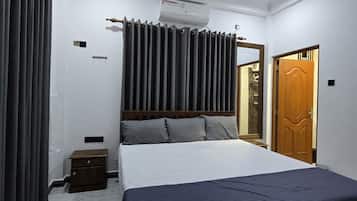 Basic Double Room, Balcony, Garden View | 1 bedroom, soundproofing, iron/ironing board, free WiFi