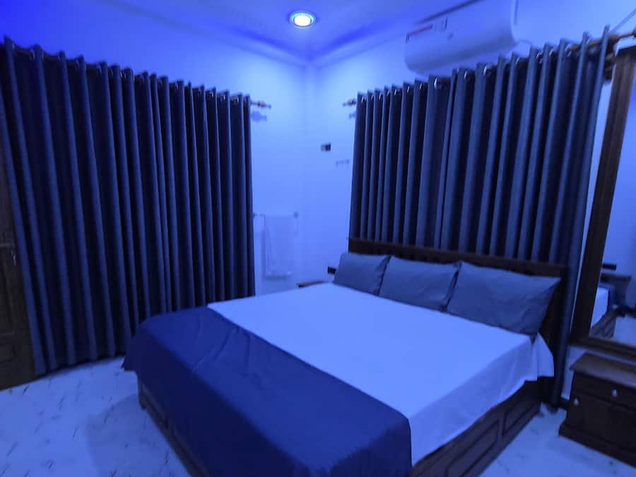 Quartos à prova de som, ferros/tábuas de passar roupa, Wi-Fi de cortesia