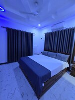 Sistema de insonorización, tabla de planchar con plancha y wifi gratis 