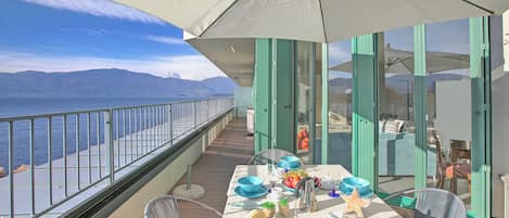 Departamento familiar, varias habitaciones, junto al lago (Sogno Sul Lago Lake Front) | Restaurante al aire libre