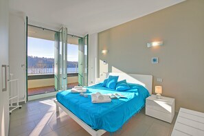 2 bedrooms, laptop workspace, free WiFi, bed sheets - Sogno Sul Lago Lake Front (Laveno Mombello)