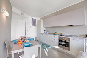 Family Apartment, 2 Bedrooms, Balcony, Lakeside (Sogno Sul Lago, Lakefront Balcony) | Private kitchen | Dining table - Sogno Sul Lago, Lakefront Balcony (Laveno Mombello)