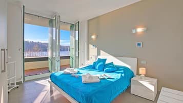 Family Apartment, 2 Bedrooms, Balcony, Lakeside (Sogno Sul Lago, Lakefront Balcony) | 2 bedrooms
