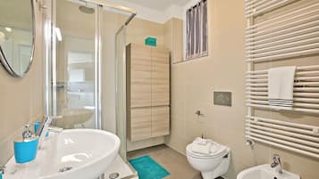 Appartement Familial, plusieurs chambres, en bord de lac (Sogno Sul Lago Lake Front) | Salle de bain