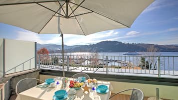 Appartement Familial, plusieurs chambres, en bord de lac (Sogno Sul Lago Lake Front) | Restauration extérieure