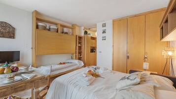 Standard Studio, Mountain View (Studio Sansi 34) | Free WiFi, bed sheets