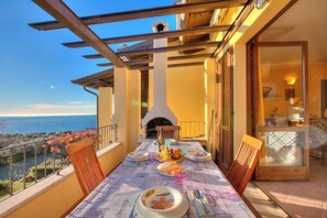 Standard Apartment, Multiple Bedrooms, Mountainside (John's House-Lakeview & shared pool) | Outdoor dining