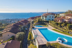 Piscine extérieure (ouverte en saison)