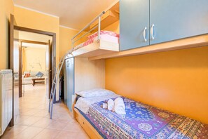 Standard Apartment, 2 Bedrooms, Microwave, Mountainside (John's House-Lakeview & shared pool) | 2 bedrooms - John's House-Lakeview & shared pool (Toscolano Maderno)