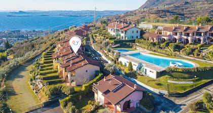 John's House-Lakeview & shared pool