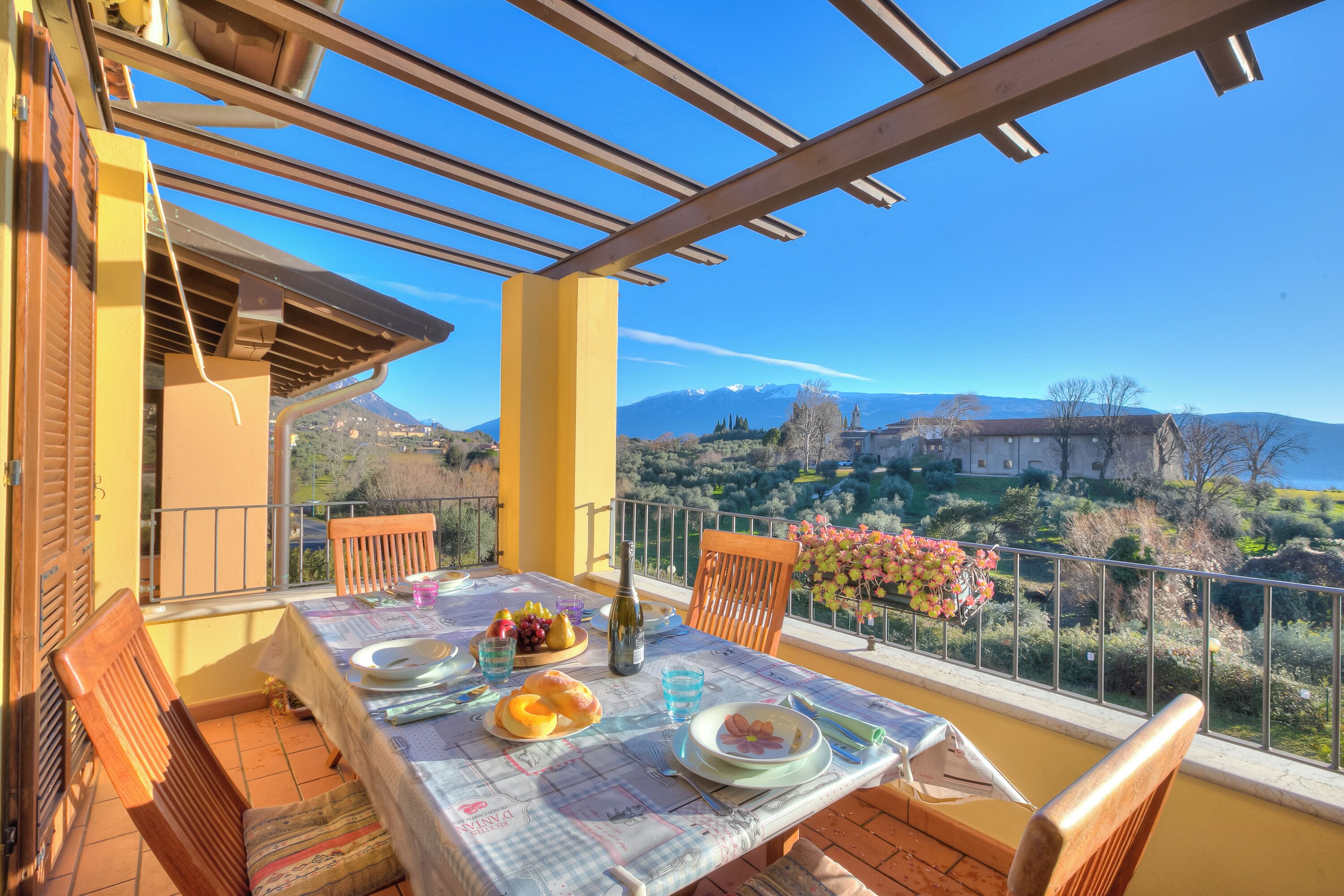 Standard Apartment, Multiple Bedrooms, Mountainside (John's House-Lakeview & shared pool) | Outdoor dining