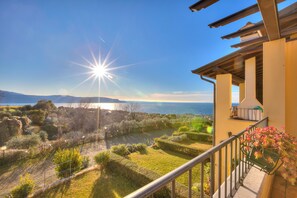 Property grounds - John's House-Lakeview & shared pool (Toscolano Maderno)