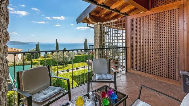 Standaard appartement, 2 slaapkamers, balkon (Julia's House lakeview & shared pool) | Terrein van de accommodatie