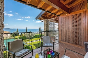 Standard Apartment, Multiple Bedrooms, Mountainside (Julia's House lakeview & shared pool) | Property grounds