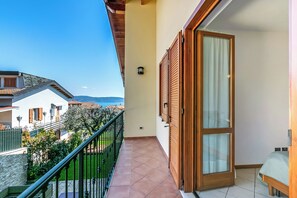 Standard Apartment, Multiple Bedrooms, Mountainside (Julia's House lakeview & shared pool) | Property grounds