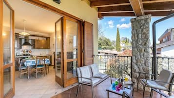 Standard Apartment, Multiple Bedrooms, Mountainside (Julia's House lakeview & shared pool) | Outdoor dining