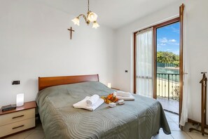 Room - Julia's House With Lakeview and shared pool (Toscolano Maderno)