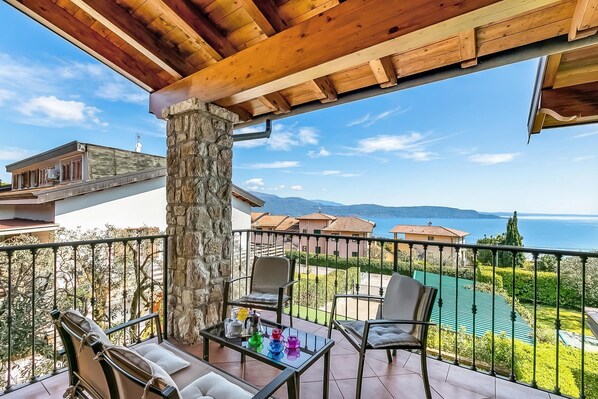 Standard Apartment, Multiple Bedrooms, Mountainside (Julia's House lakeview & shared pool) | Lake view