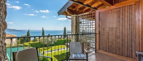 Standard Apartment, Multiple Bedrooms, Mountainside (Julia's House lakeview & shared pool) | Property grounds